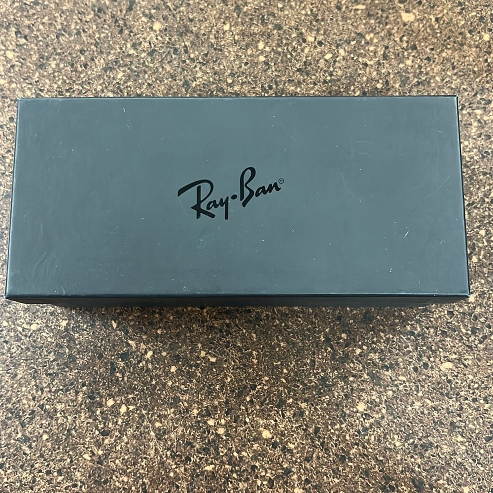 Ray Ban glasses case with box - Picture 5 of 6